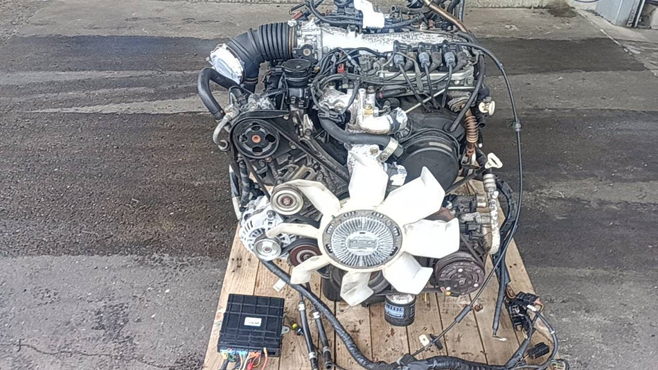 JDM MITSUBISHI DELICA SPACEGEAR L400 PD6W 6G72 USED ENGINE 43,000KM
